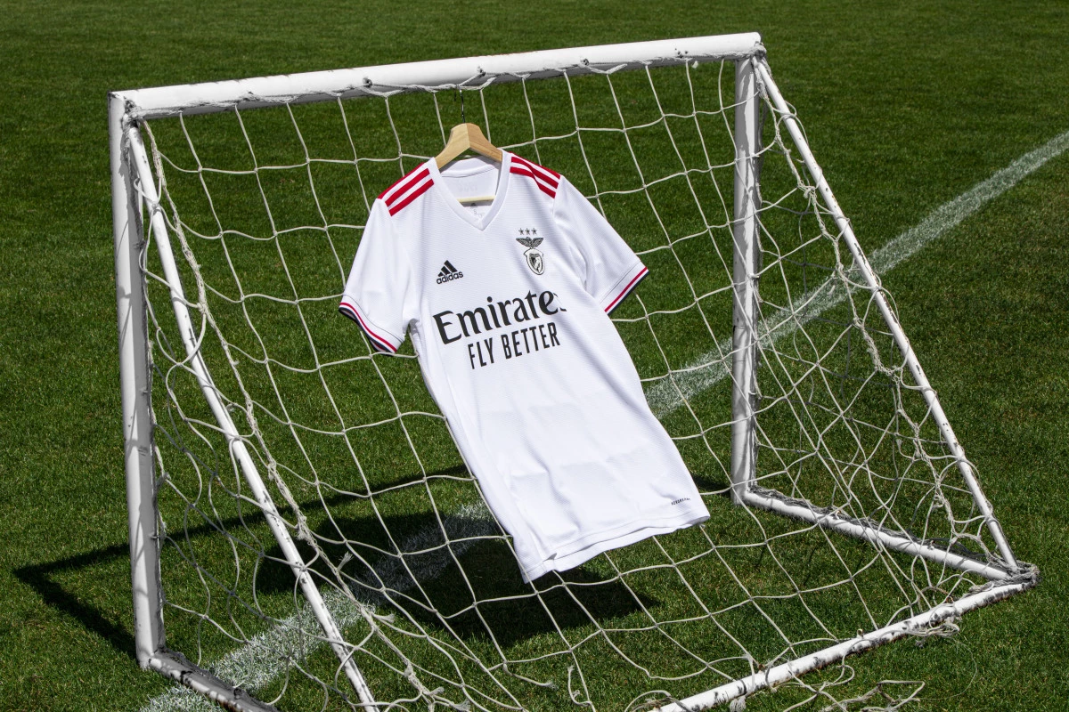 post card Loja online Fútbol Emotion Portugal - Blogs de futebol - Estes são os novos equipamentos adidas do SL Benfica 21-22 (3).webp